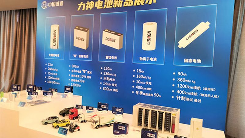 光伏支架与彩钢瓦屋顶：两种光伏发电系统的结构解析与区别